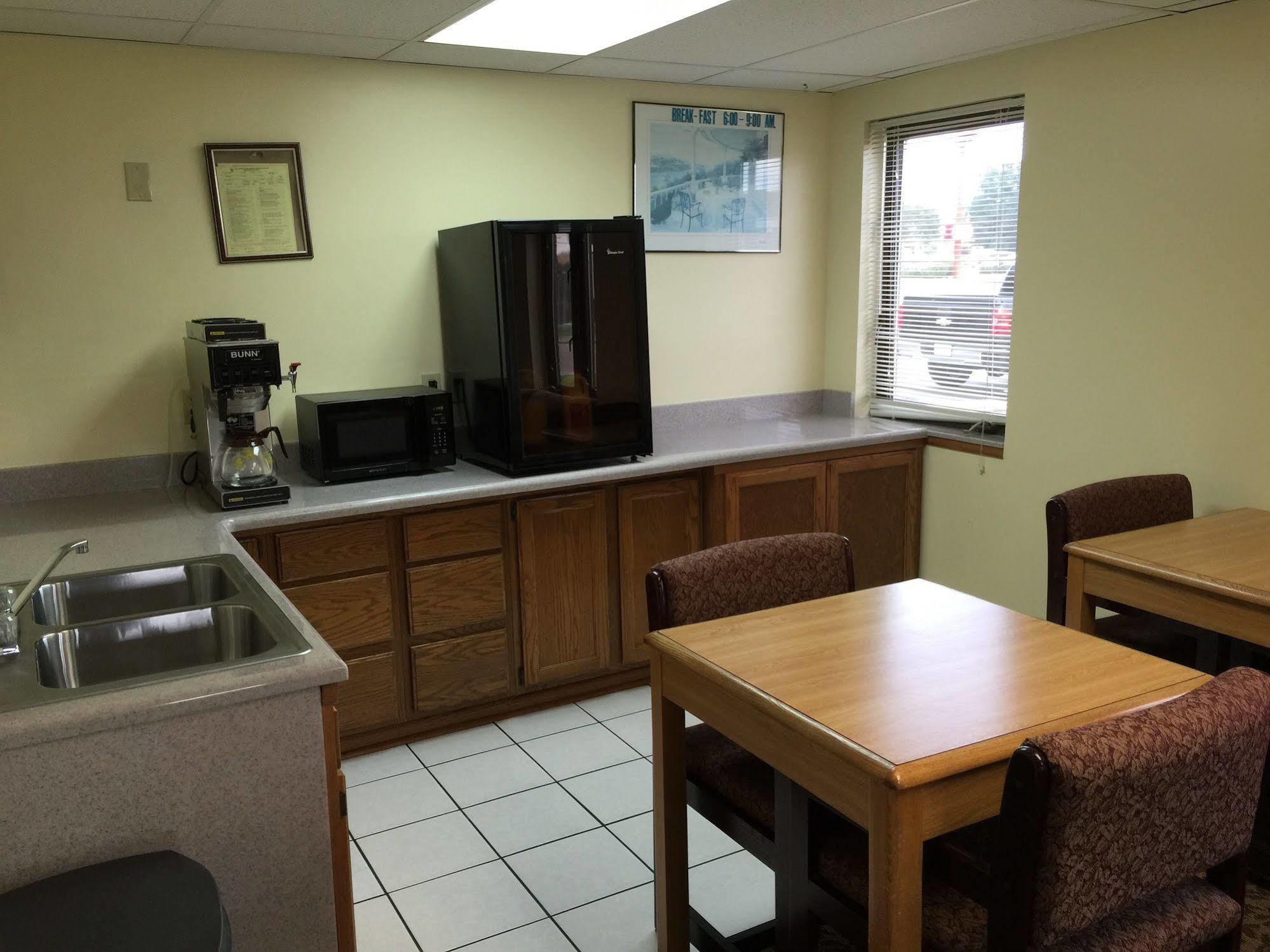 Executive Inn And Suites Dyersburg Экстерьер фото